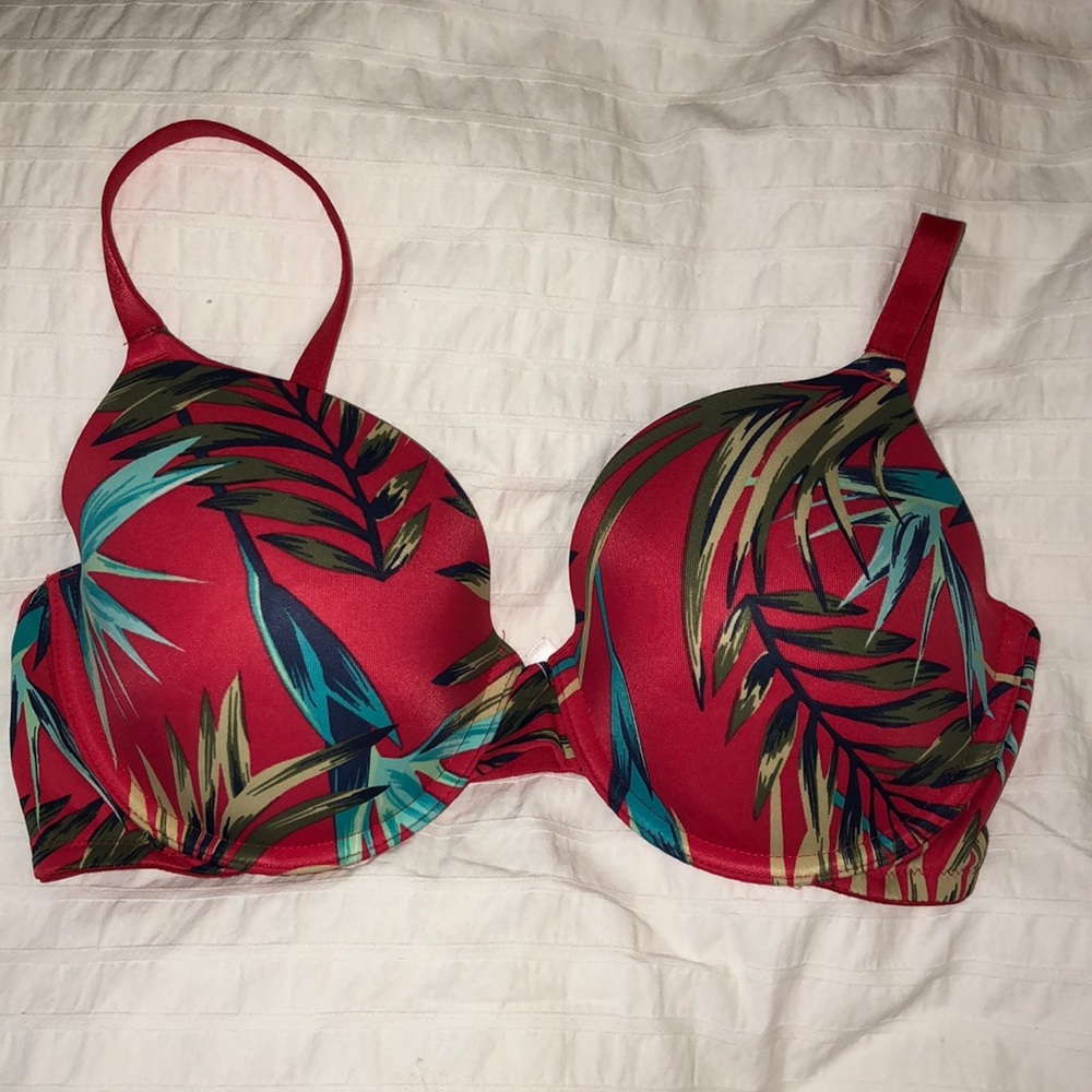 Victoria’s Secret Pink bra